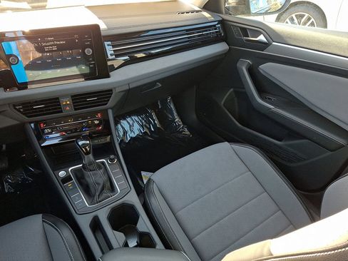 New 2026 Volkswagen Jetta SE image 11