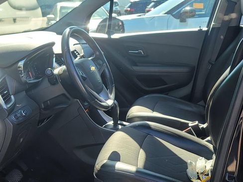 Used 2020 Chevrolet Trax LT w/ LT Convenience Package FWD image 13