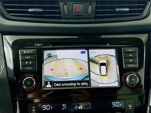 Used 2020 Nissan Rogue SV w/ Premium Package image 15