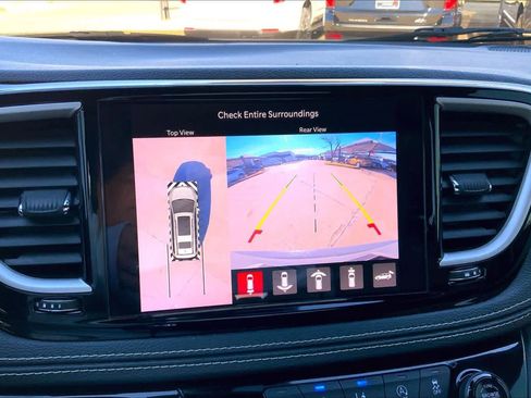 Used 2023 Chrysler Pacifica Touring-L w/ S Appearance Package image 25