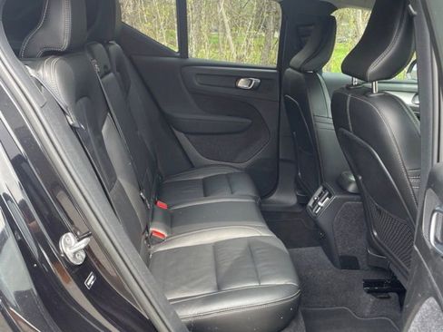 Used 2022 Volvo XC40 T5 Momentum AWD/4WD image 15