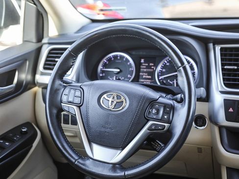 Used 2018 Toyota Highlander XLE FWD image 15