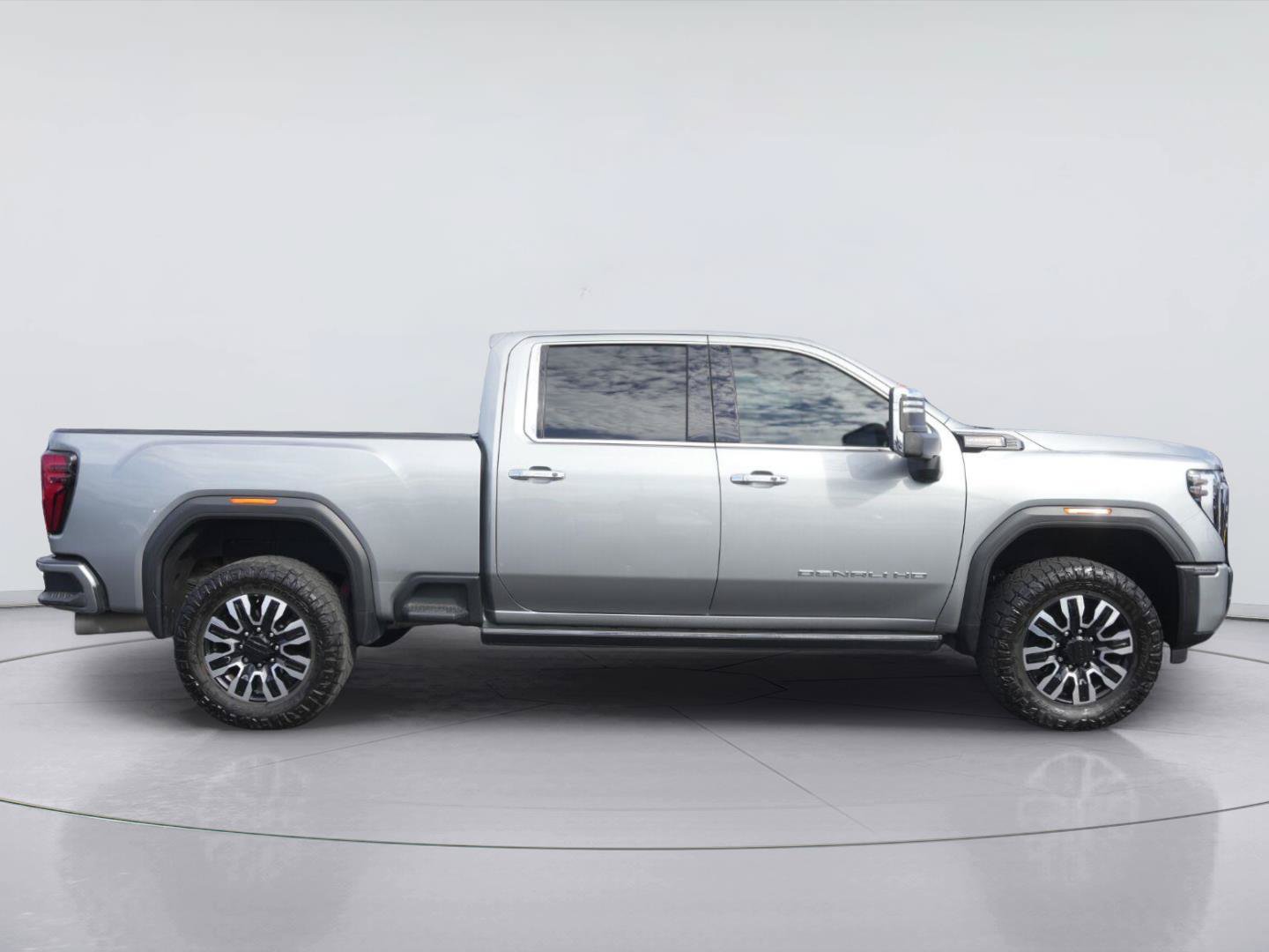 Used 2024 GMC Sierra 2500 Denali Ultimate AWD/4WD image 5