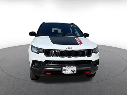 Used 2025 Jeep Compass Trailhawk AWD/4WD image 4