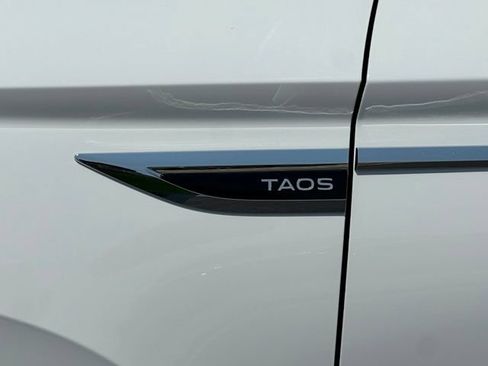 Certified 2023 Volkswagen Taos SE w/ Panoramic Sunroof Package AWD/4WD image 9