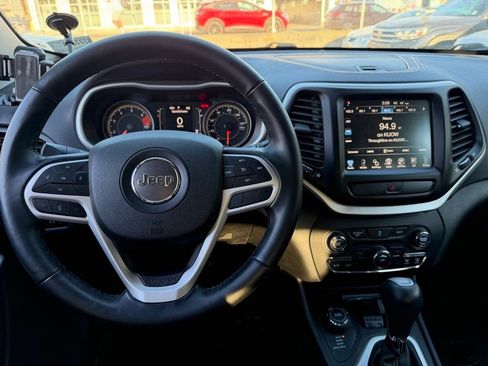 Used 2018 Jeep Cherokee Latitude Plus image 13