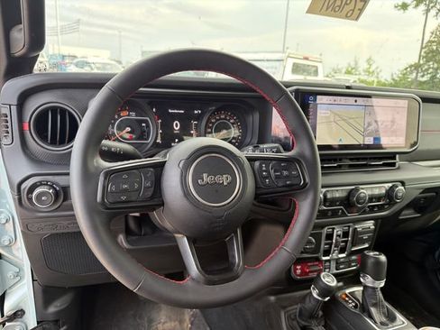 Used 2024 Jeep Wrangler Unlimited Rubicon AWD/4WD image 10
