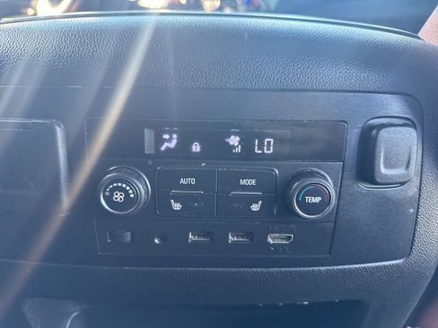 Used 2019 Chevrolet Suburban Premier w/ Premier Plus Edition AWD/4WD image 14