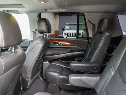Used 2017 Cadillac Escalade Luxury image 19