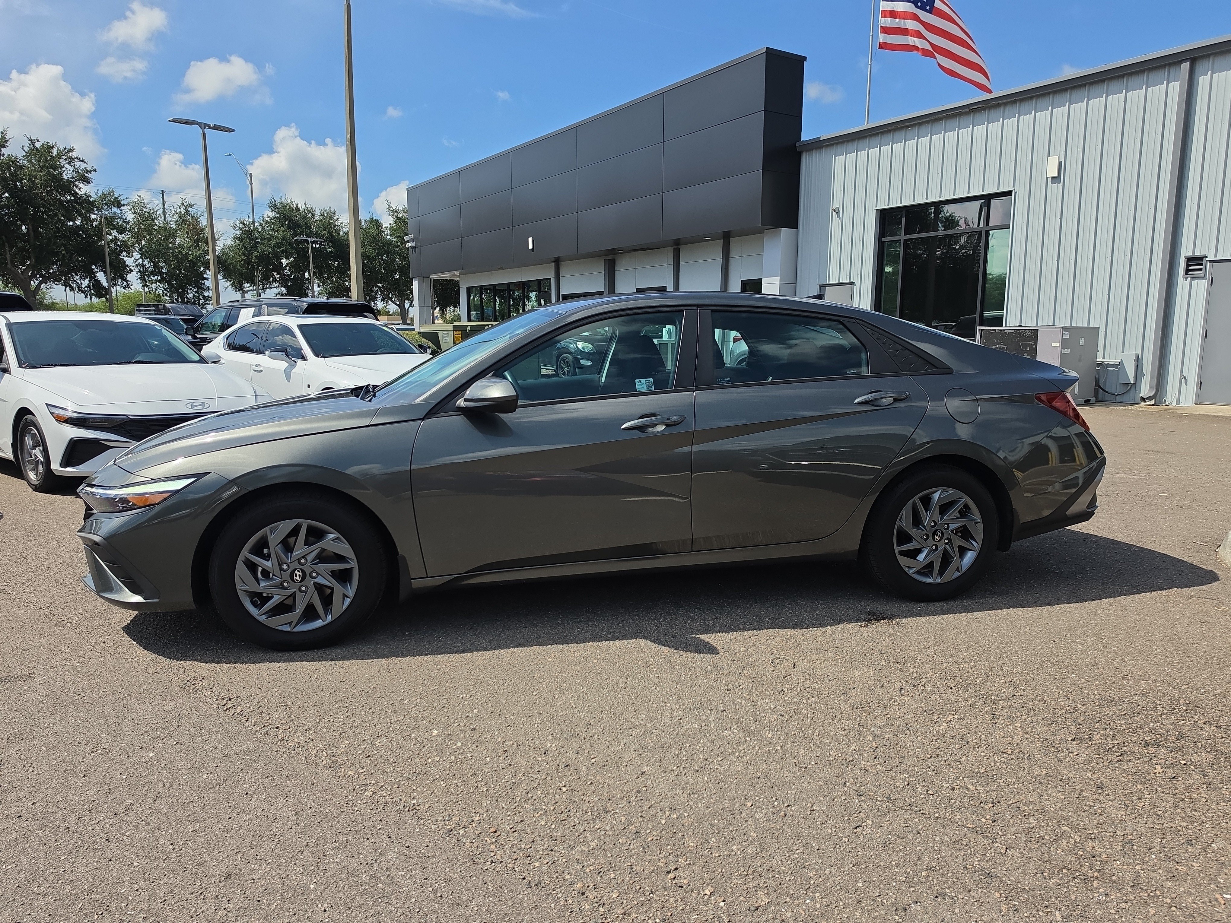 Used 2024 Hyundai Elantra SEL FWD image 5