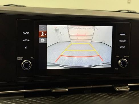 Used 2023 Kia Carnival LX FWD image 23