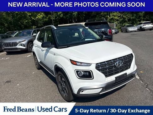 Used 2023 Hyundai Venue Limited w/ Cargo Package FWD image 3