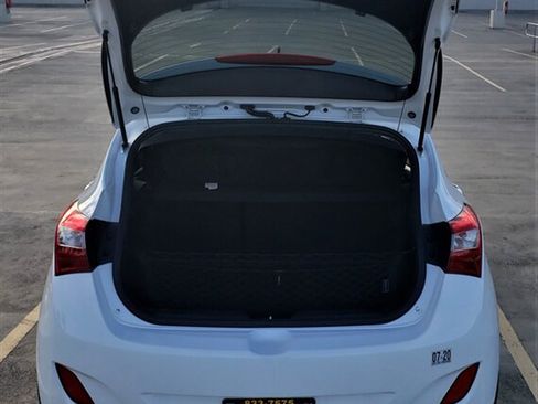 Used 2016 Hyundai Elantra GT FWD image 9