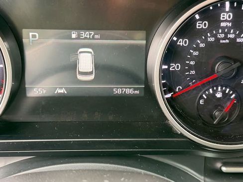 Used 2024 Kia Carnival LX image 16