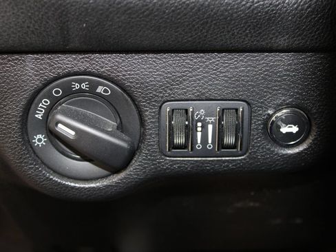 Used 2023 Dodge Challenger SXT RWD image 18