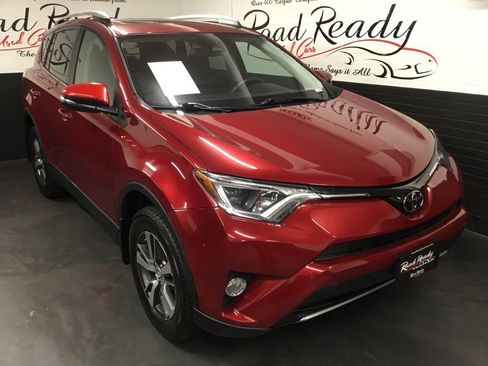 Used 2018 Toyota RAV4 XLE image 2