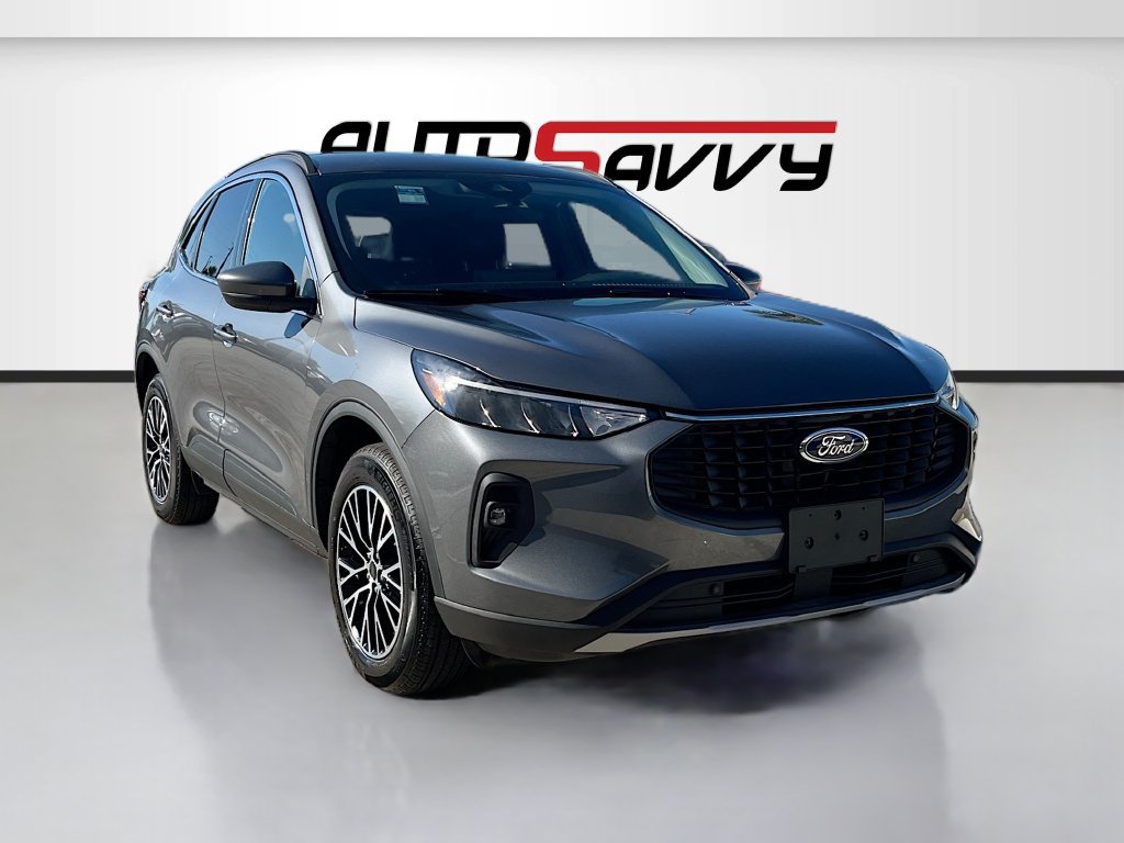 Used 2025 Ford Escape SE FWD image 1
