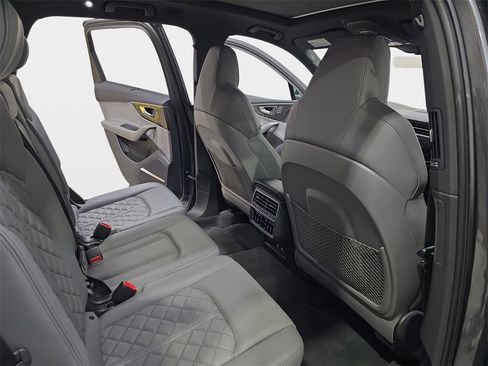 Used 2022 Audi SQ7 Prestige image 13