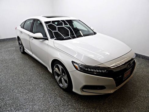 Used 2018 Honda Accord Touring image 3