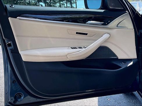 Certified 2023 BMW 530i w/ Premium Package image 22