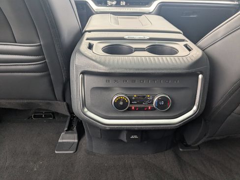 Certified 2025 Ford Expedition Max Platinum w/ Stealth Appearance Package AWD/4WD image 31