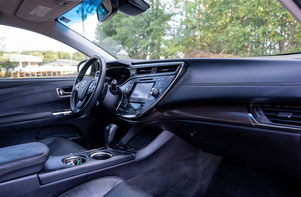 Used 2016 Toyota Avalon Limited w/ Toyota Safety Sense Package FWD image 32
