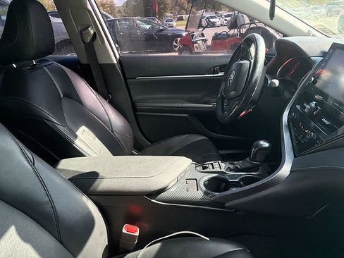 Used 2022 Toyota Camry XSE image 5
