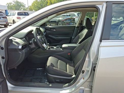 Used 2024 Nissan Altima 2.5 SV image 16