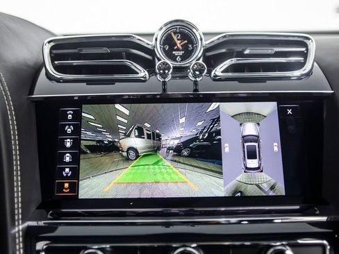 Used 2022 Bentley Bentayga image 35