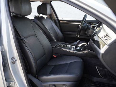Used 2011 BMW 528i Sedan image 30