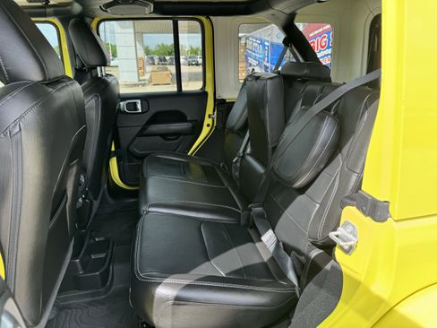 Used 2023 Jeep Wrangler Sahara image 28