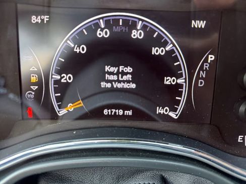 Used 2021 Jeep Grand Cherokee Laredo AWD/4WD image 9
