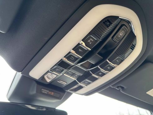 Used 2024 Porsche Macan image 24