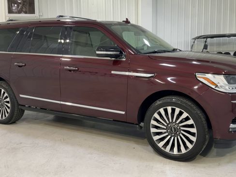 Used 2021 Lincoln Navigator L Reserve w/ Luxury Package image 3