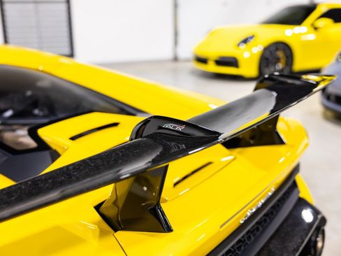 Used 2018 Lamborghini Huracan Performante image 17