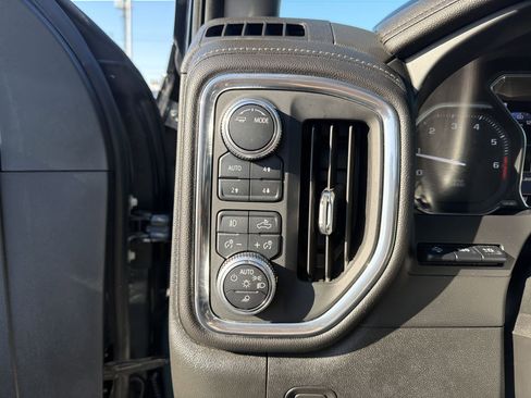 Used 2020 GMC Sierra 2500 Denali w/ Denali Ultimate Package image 12