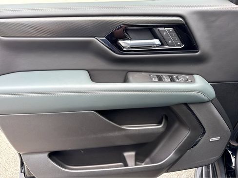 New 2026 GMC Yukon XL AT4 w/ LPO, Floor Liner Package AWD/4WD image 10