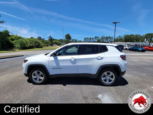 Used 2024 Jeep Compass Latitude AWD/4WD image 3