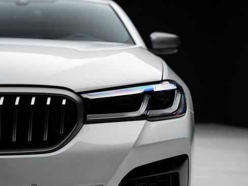 Used 2023 BMW M550i xDrive AWD/4WD image 10