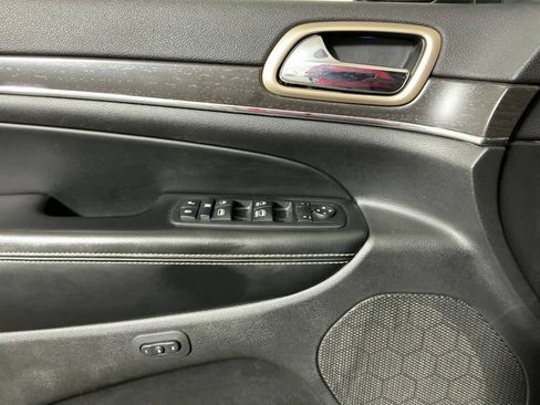 Used 2017 Jeep Grand Cherokee Limited AWD/4WD image 17