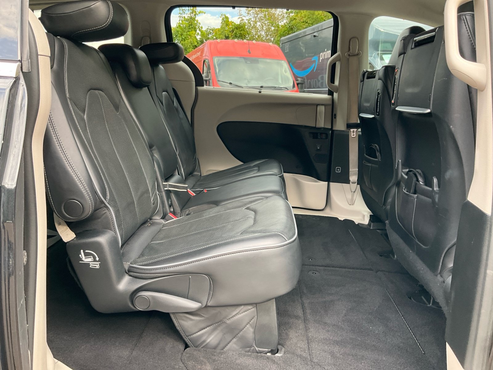 Used 2018 Chrysler Pacifica Limited w/ Advanced Safetytec Group FWD image 19