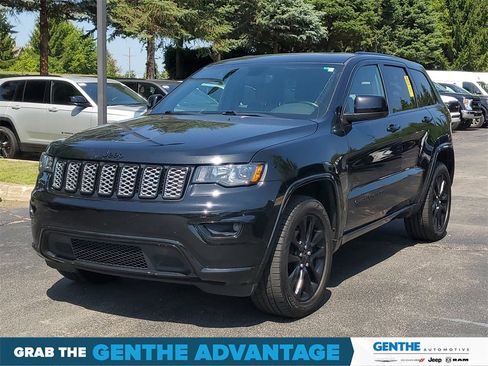 Used 2020 Jeep Grand Cherokee Altitude image 2