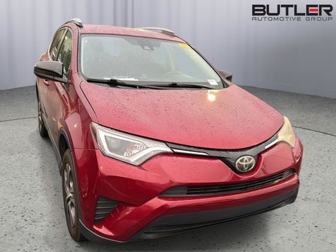 Used 2018 Toyota RAV4 LE FWD image 5