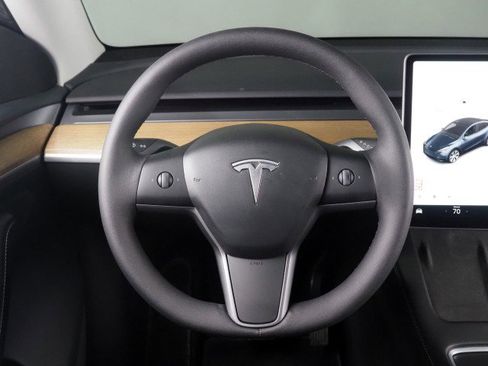 Used 2024 Tesla Model Y Long Range image 19