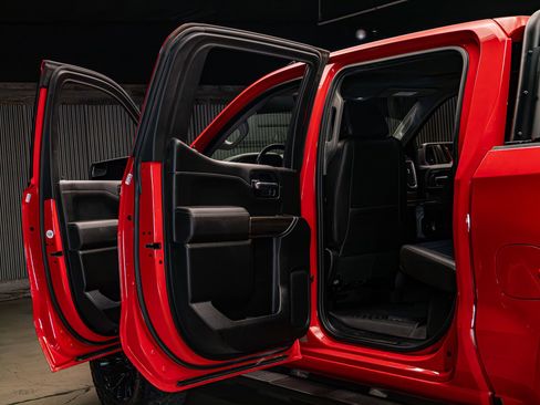 Used 2020 Chevrolet Silverado 1500 LT Trail Boss AWD/4WD image 31