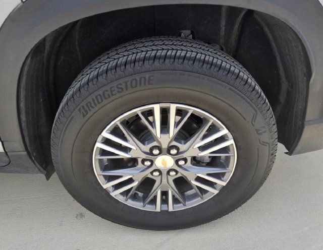 Used 2026 Chevrolet Traverse LT w/ Driver Confidence Package AWD/4WD image 5