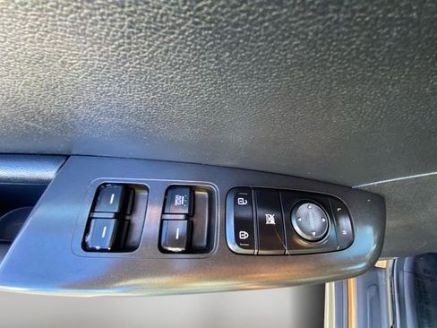 Used 2018 Kia Sportage LX image 17