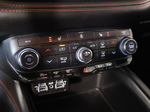 Used 2023 Dodge Durango GT RWD image 8