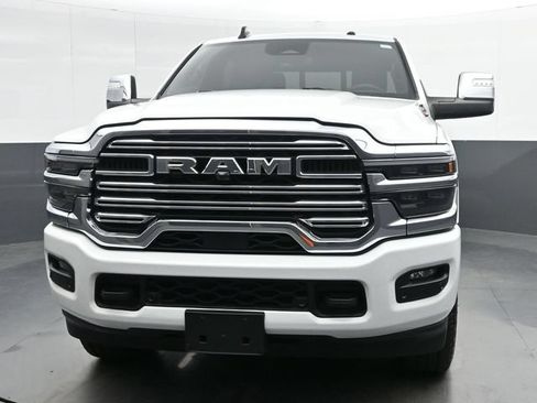 Used 2025 RAM 2500 Laramie AWD/4WD image 3