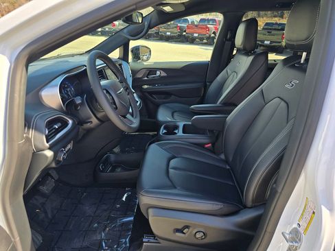 New 2026 Chrysler Pacifica Select FWD image 4